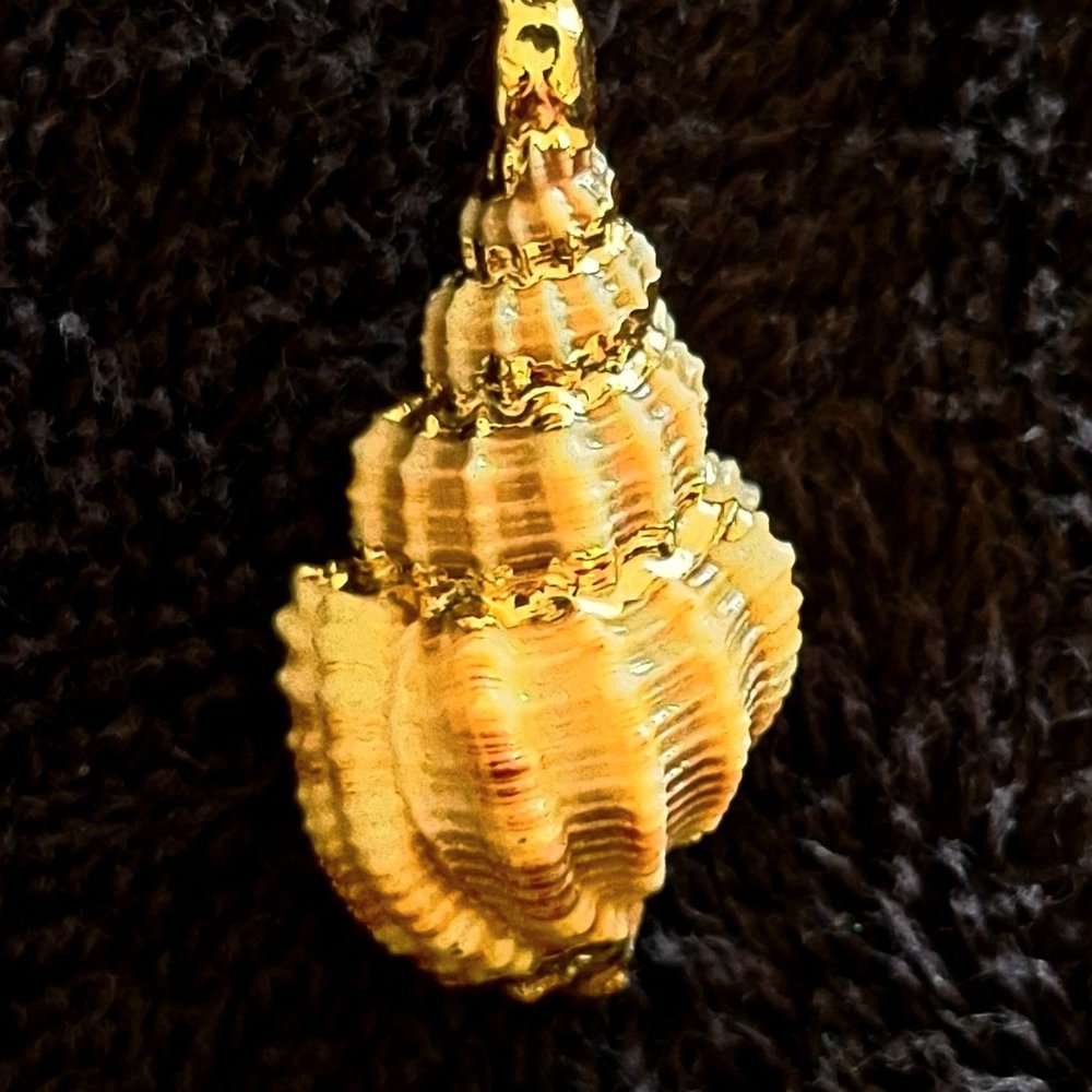 Vintage Citation Gold Shell Necklace